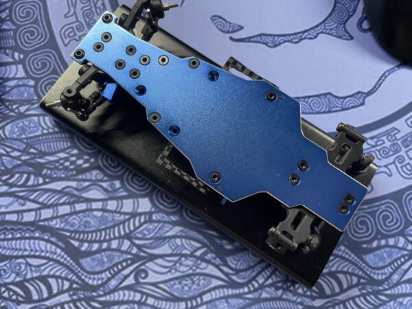 1.5mm Thick Metal Chassis Base with Carbon Fibre Upper Deck（94mm Wheelbase） - Image 2